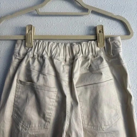 Alo Yoga Wanderlust Wide Leg Trouser in Oat Milk - Picture 4 of 8